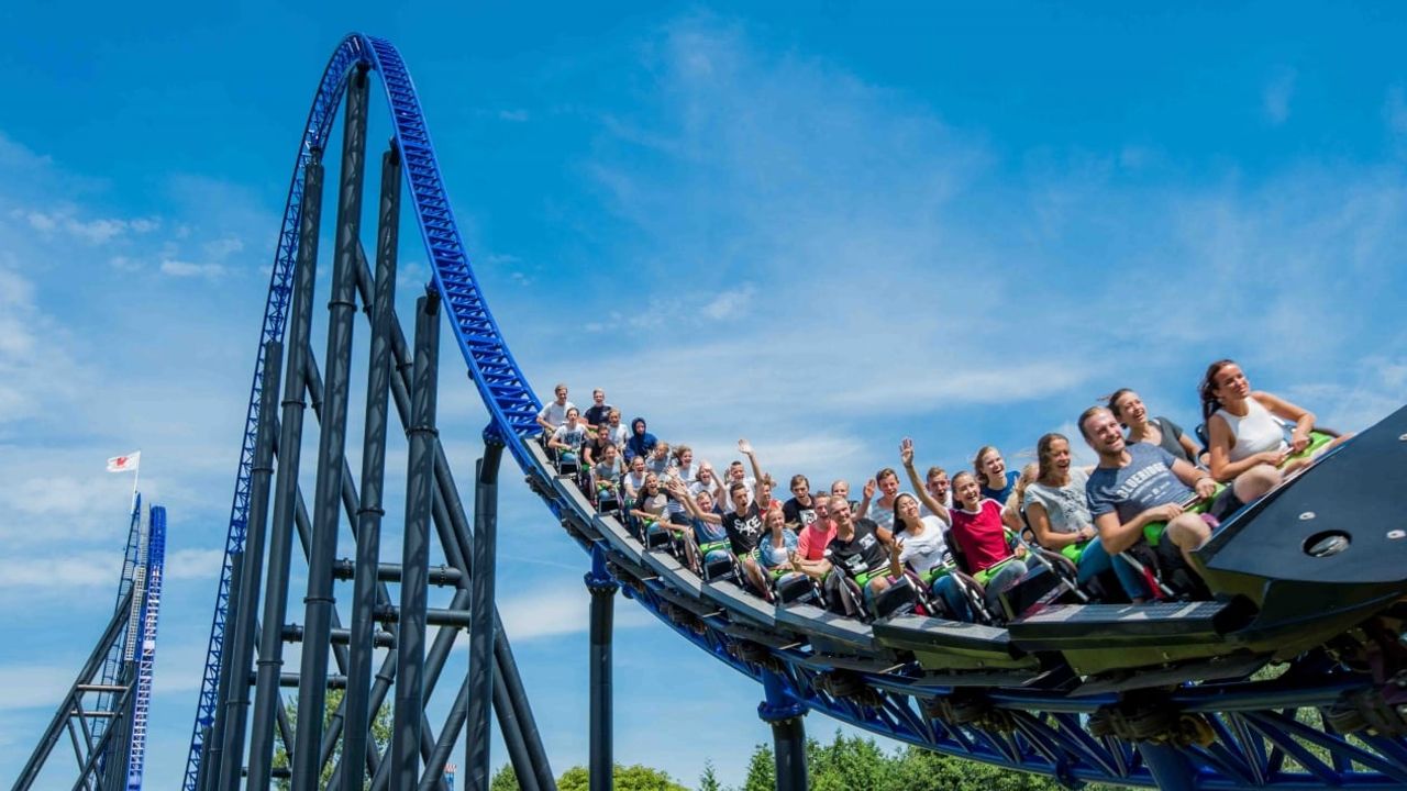 Fahrt in den Freizeitpark Walibi