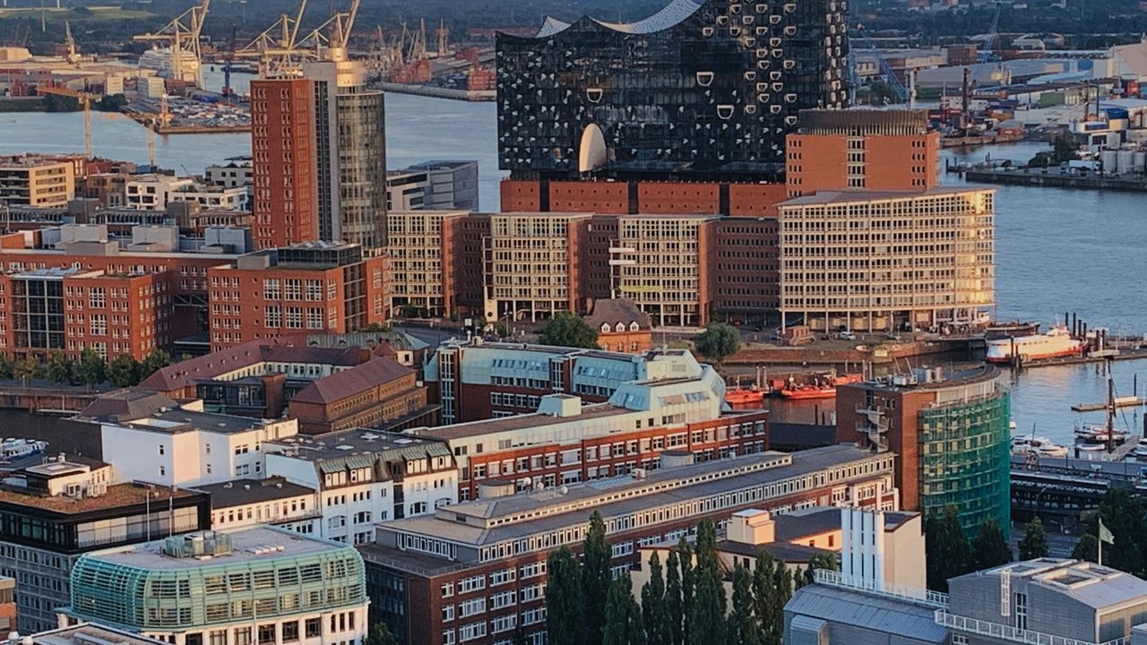 Gedenkstaetten-    fahrt                Hamburg - Bremen